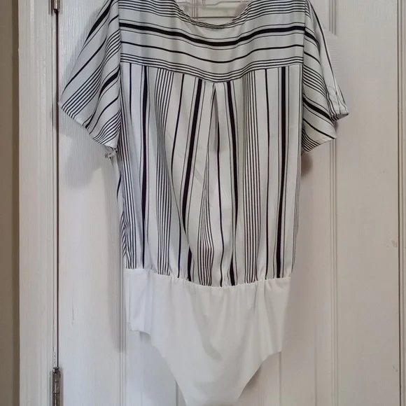 Blouse By Haute Monde - Picture 9 of 10